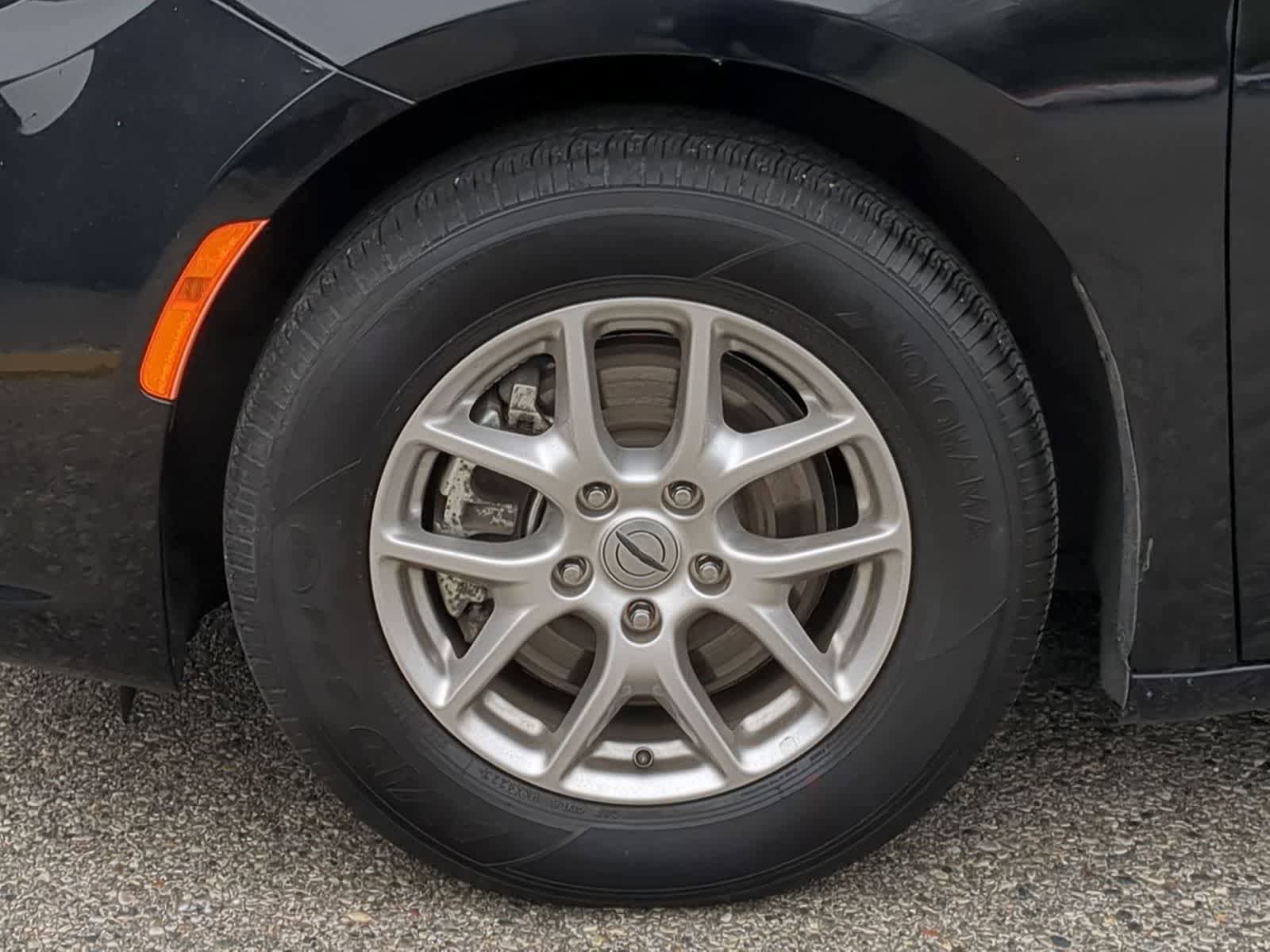 Used 2024 Chrysler Pacifica Touring-L FWD image 14