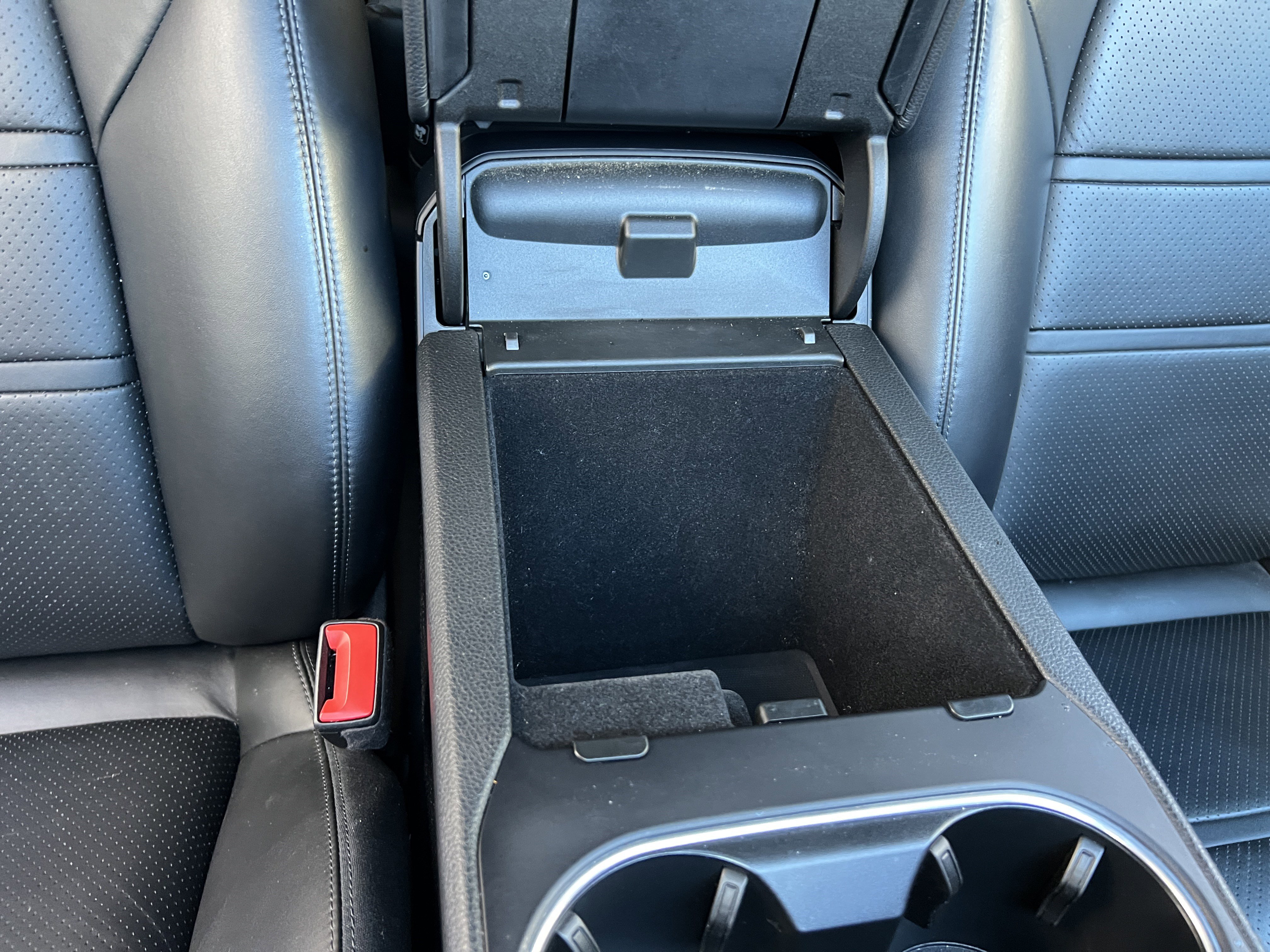 Used 2021 Porsche Cayenne Coupe w/ Premium Package image 23