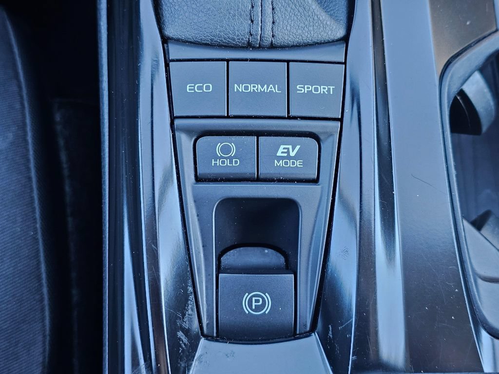 Used 2025 Toyota Camry LE FWD image 33