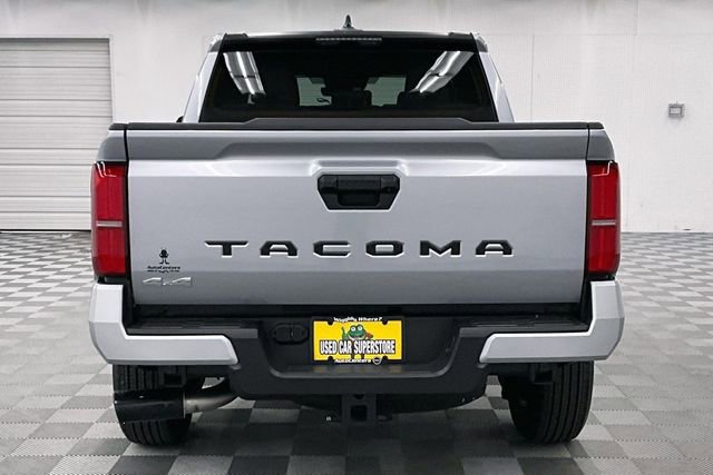 Used 2025 Toyota Tacoma SR5 AWD/4WD image 5