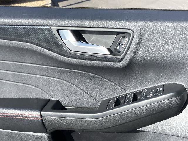 Used 2025 Ford Escape ST-Line image 18