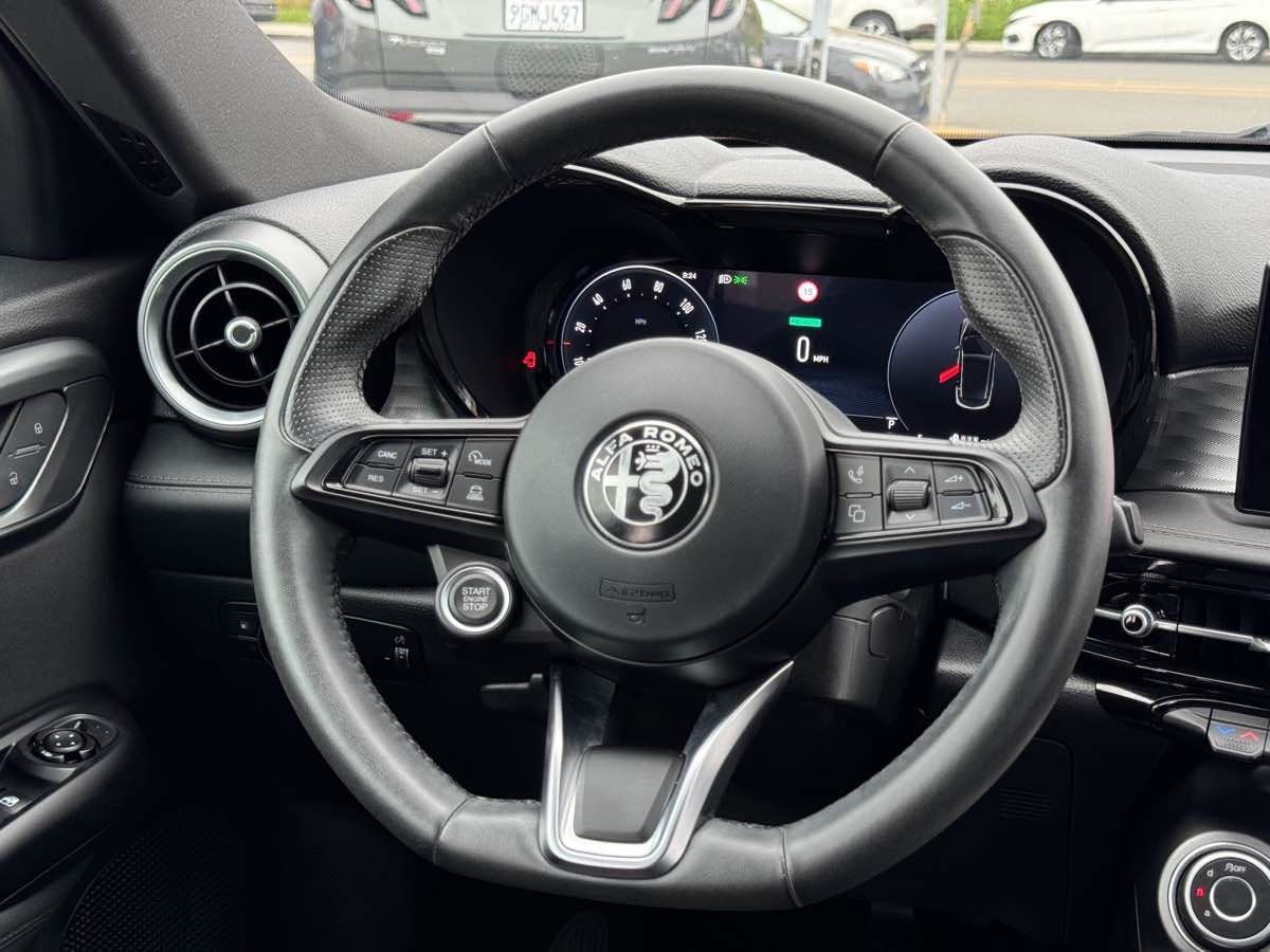 Used 2024 Alfa Romeo Tonale Ti w/ Premium Interior Package AWD/4WD image 24
