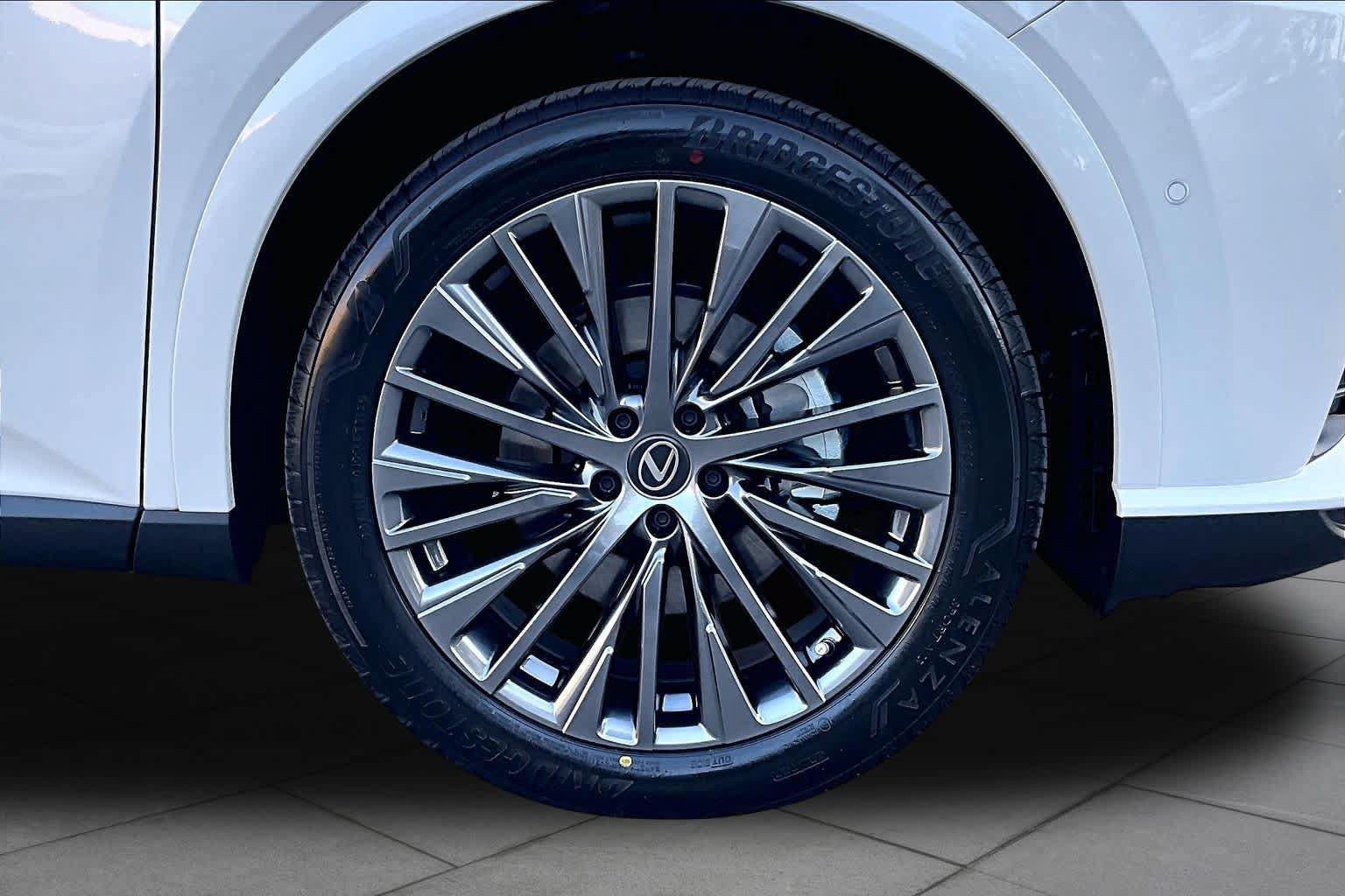 New 2026 Lexus RX 450h AWD w/ Convenience Package image 9