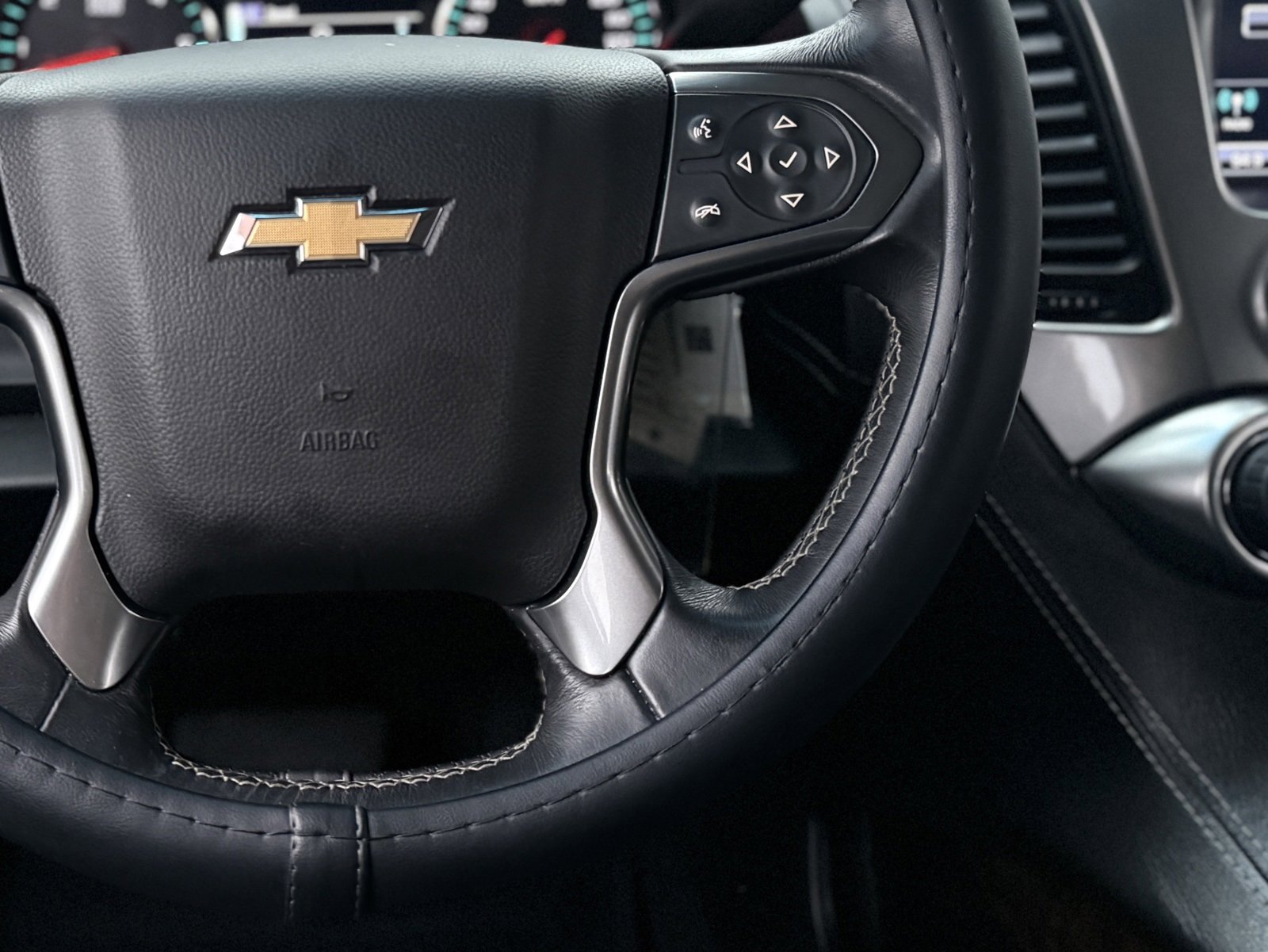 Used 2018 Chevrolet Tahoe LS w/ All-Season Package image 26