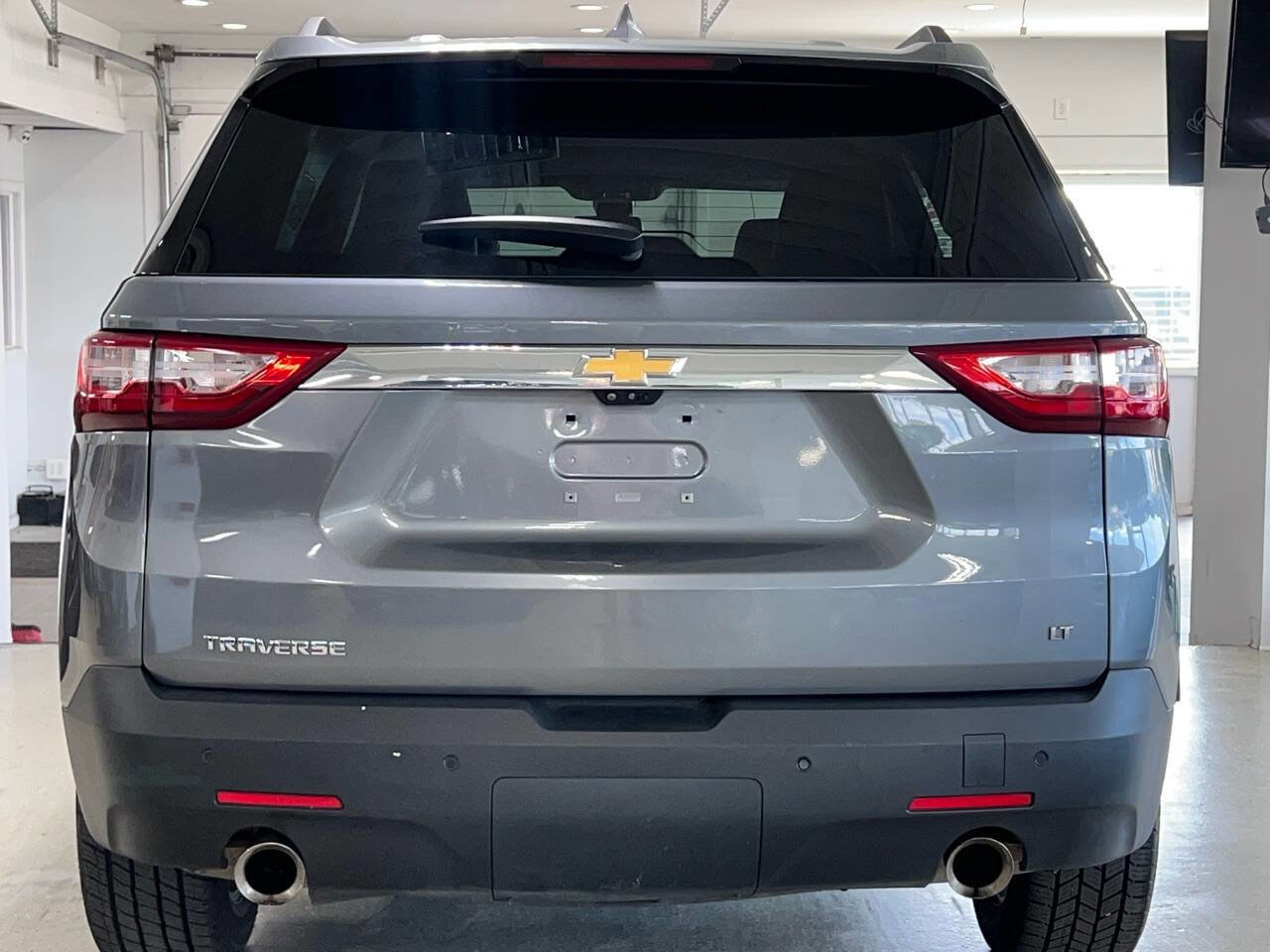 Used 2021 Chevrolet Traverse LT w/ LT Premium Package image 4