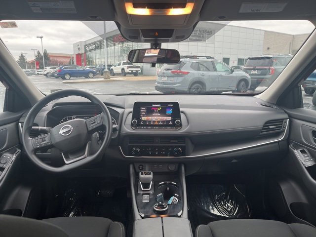 Used 2025 Nissan Rogue S image 11