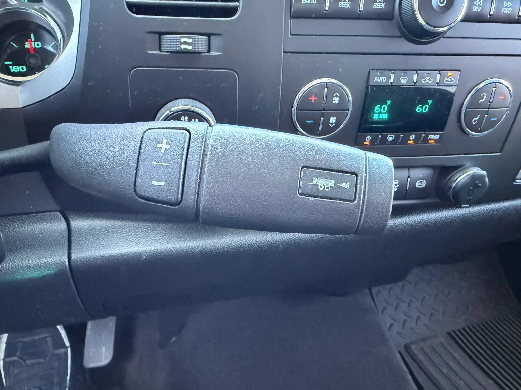 Used 2013 Chevrolet Silverado 2500 LT w/ Interior Plus Package AWD/4WD image 28