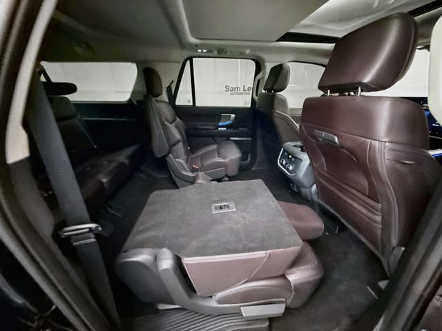 Used 2025 Ford Expedition Max Platinum w/ Platinum Ultimate Package AWD/4WD image 30
