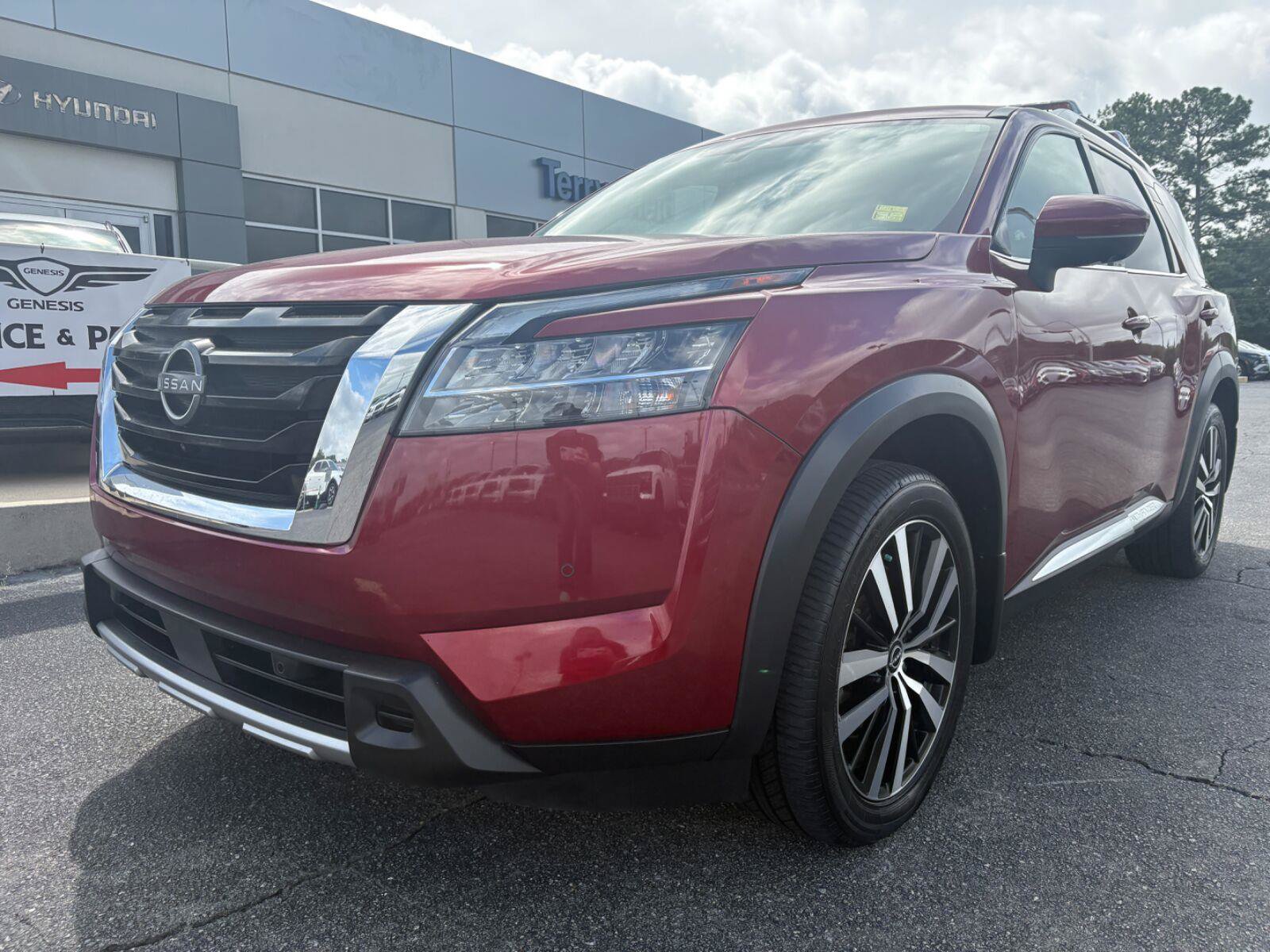 Used 2023 Nissan Pathfinder Platinum