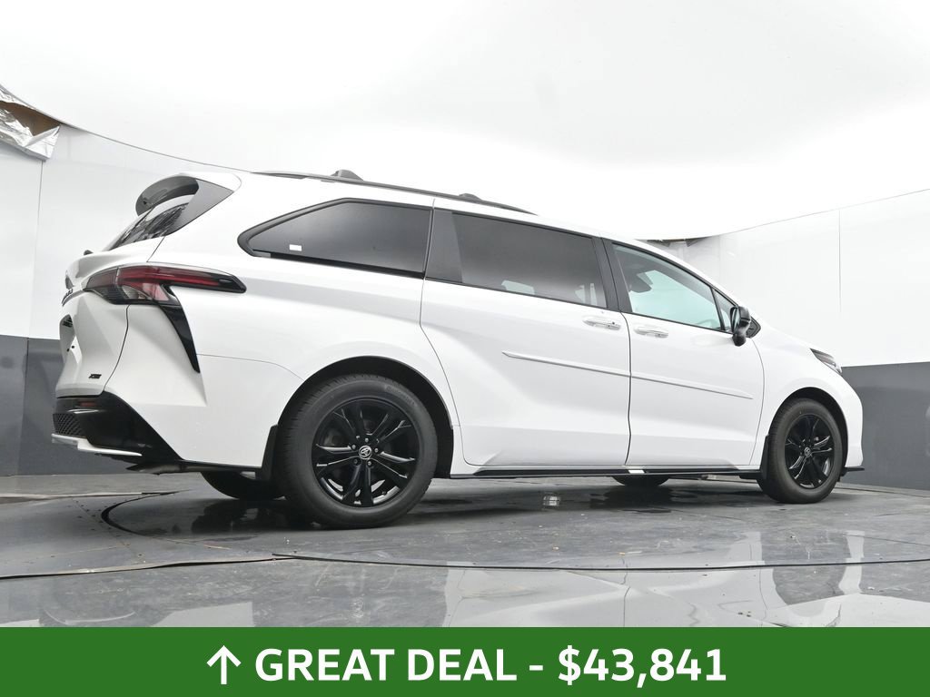 Used 2025 Toyota Sienna XSE AWD/4WD image 35