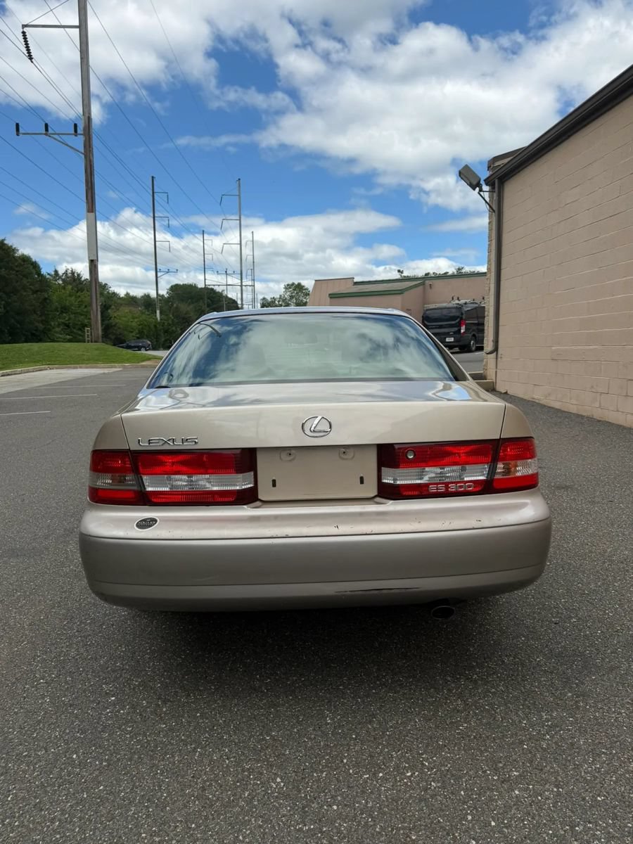Used 2000 Lexus ES 330 FWD image 6