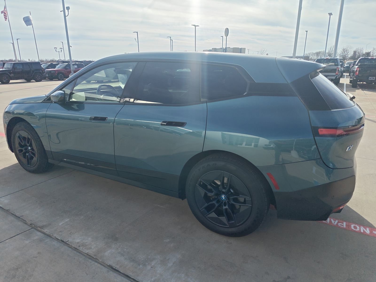 Used 2024 BMW iX xDrive50 w/ Premium Package image 3