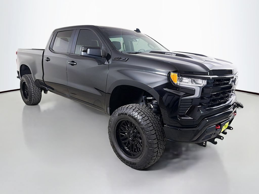 Used 2025 Chevrolet Silverado 1500 LT Trail Boss w/ Convenience Package II AWD/4WD image 4