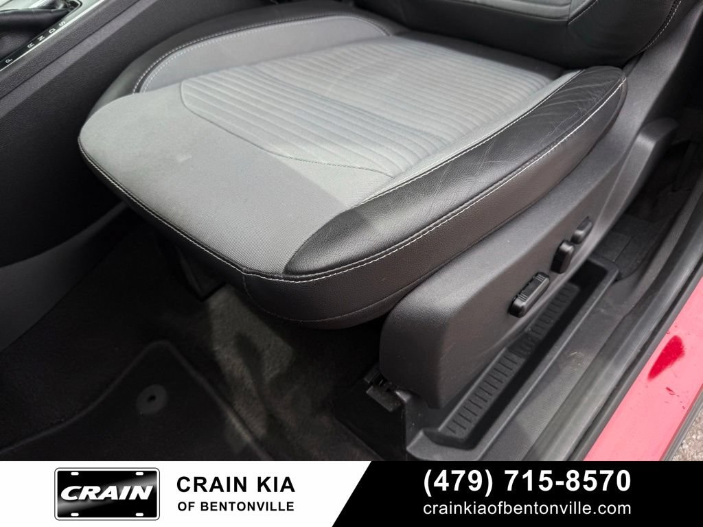 Used 2019 Ford Escape SE FWD image 25