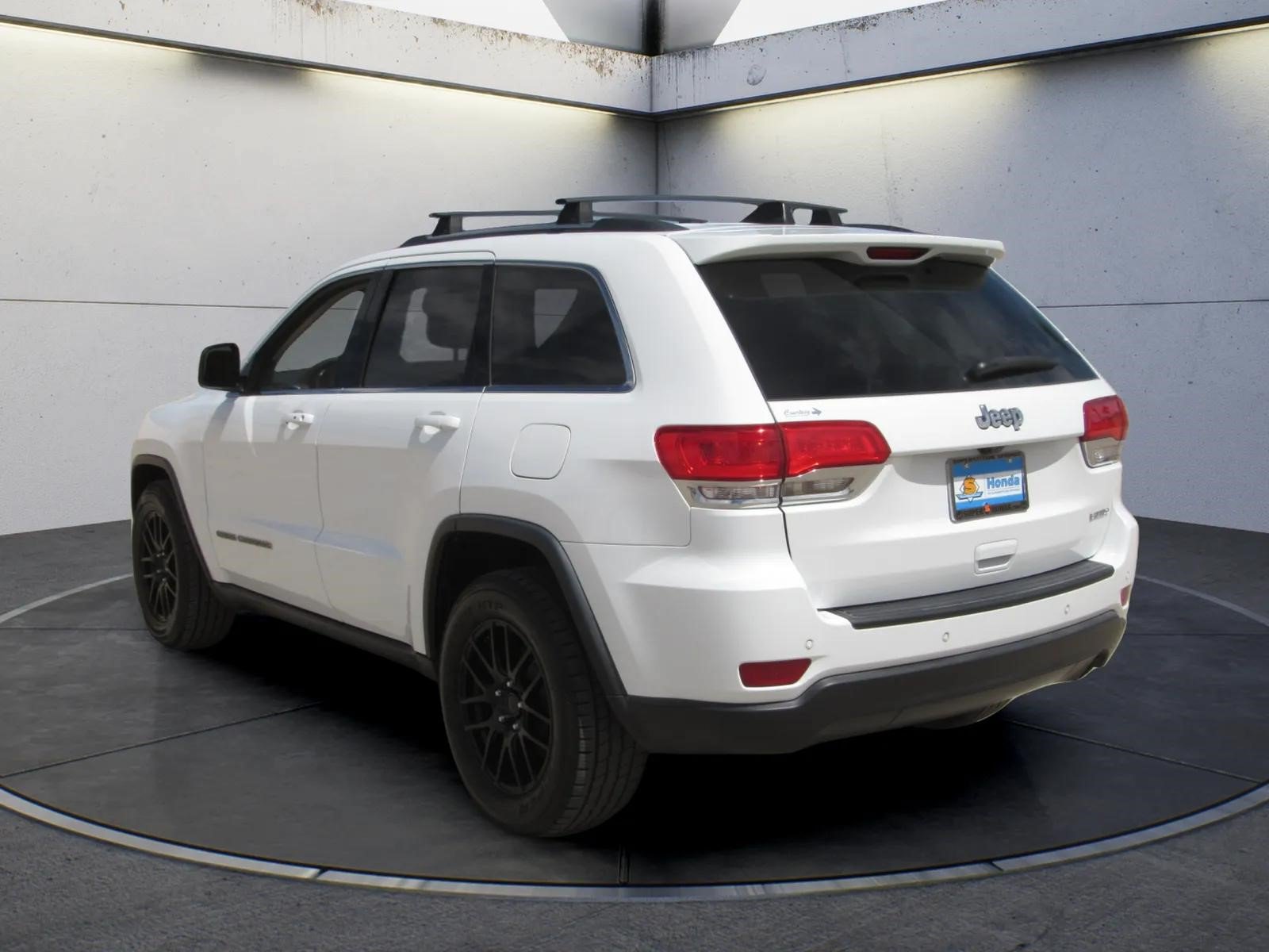 Used 2018 Jeep Grand Cherokee Laredo RWD image 6
