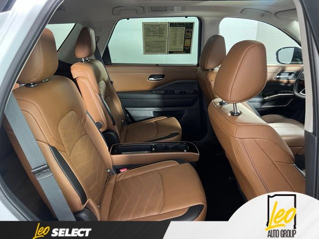 Used 2025 Nissan Pathfinder Platinum AWD/4WD image 24