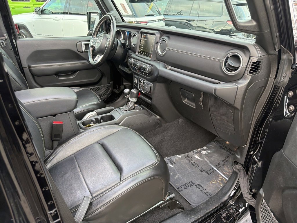 Certified 2022 Jeep Wrangler Unlimited Sahara w/ Cold Weather Group image 19