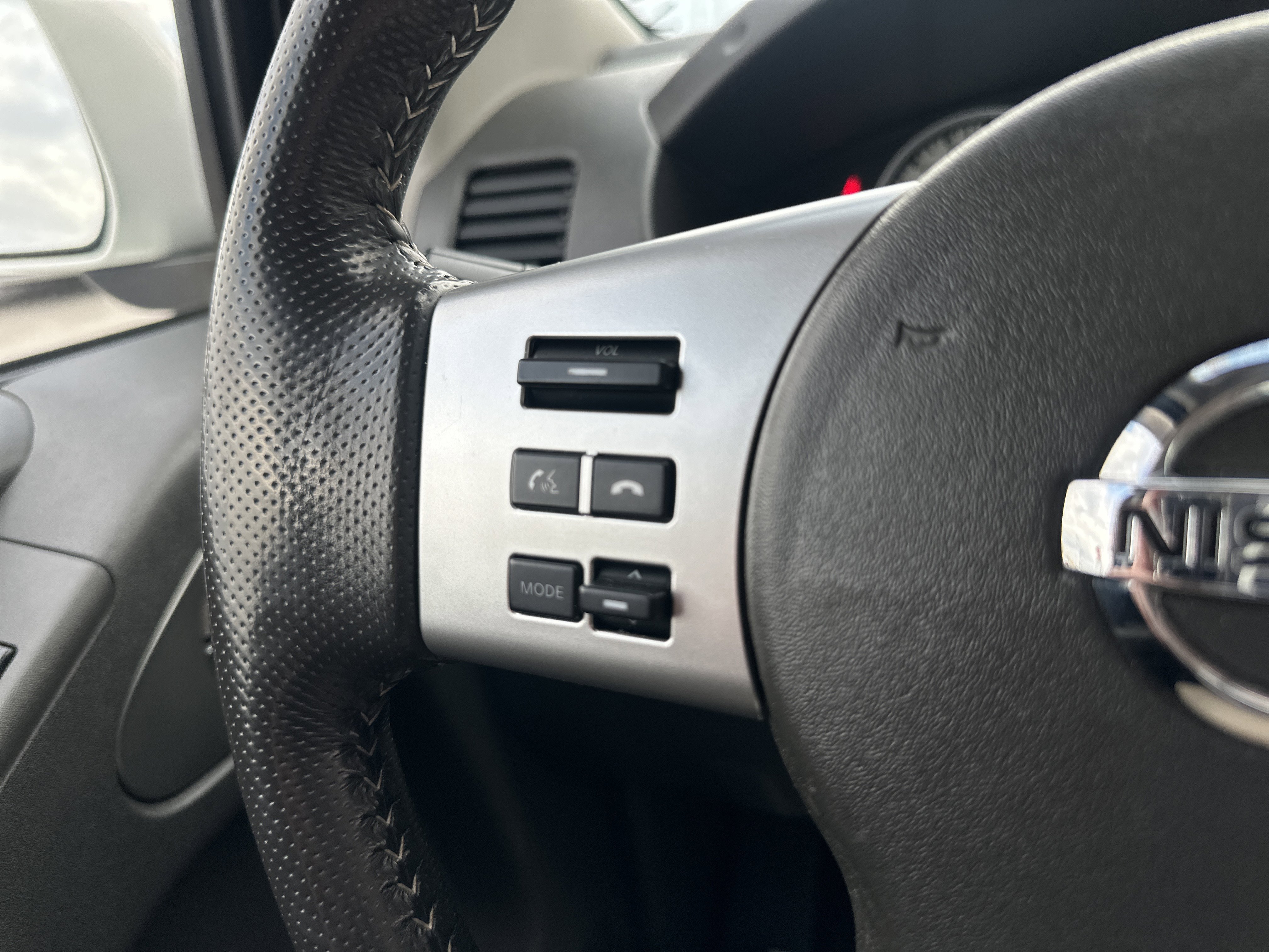 Used 2018 Nissan Frontier PRO-4X w/ Pro-4x Luxury Package image 19