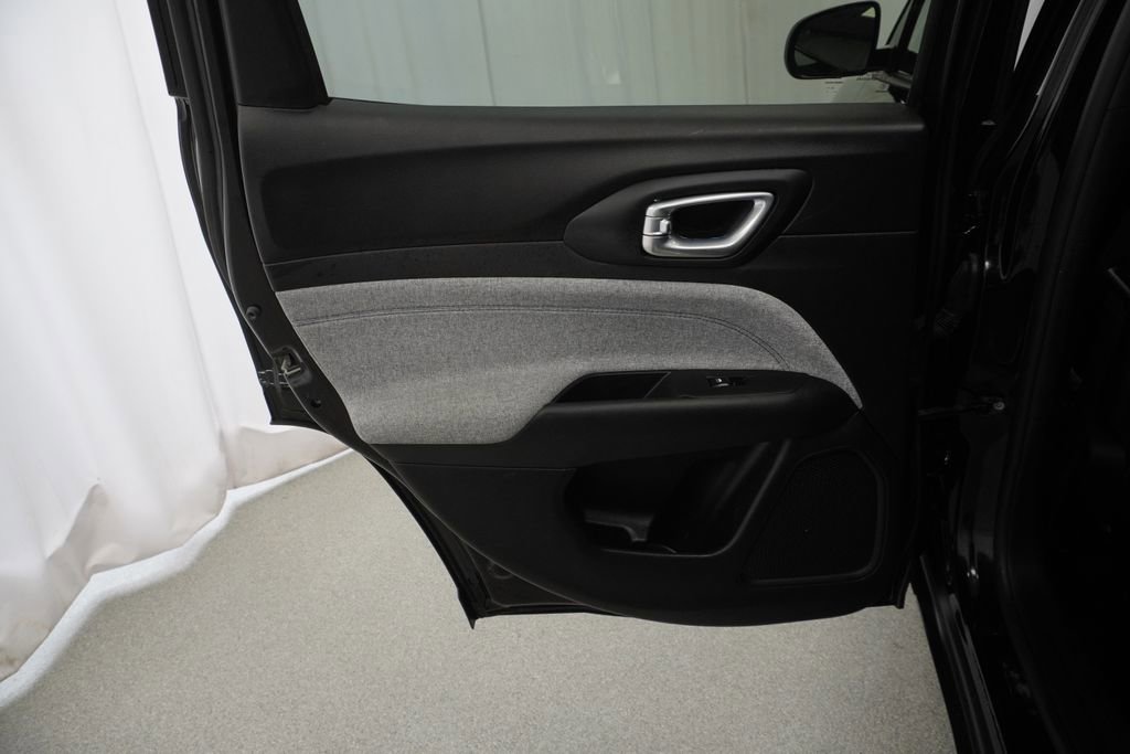 Certified 2023 Jeep Compass Latitude image 41