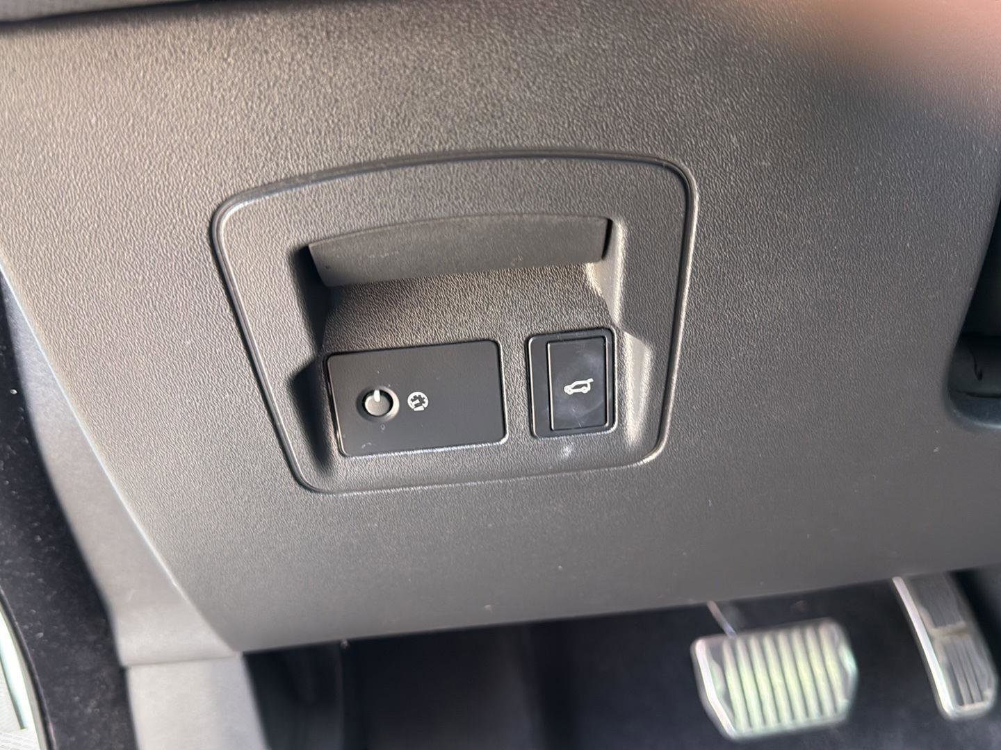 Used 2021 Land Rover Range Rover Velar R-Dynamic S image 13