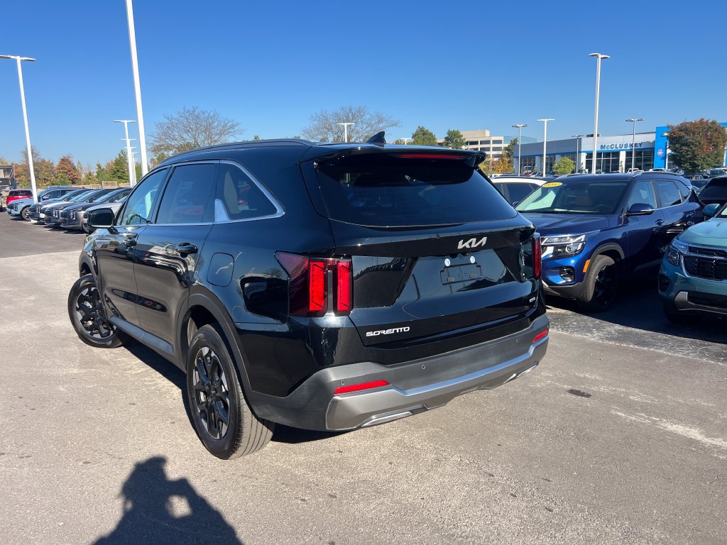 Certified 2025 Kia Sorento S AWD/4WD image 6
