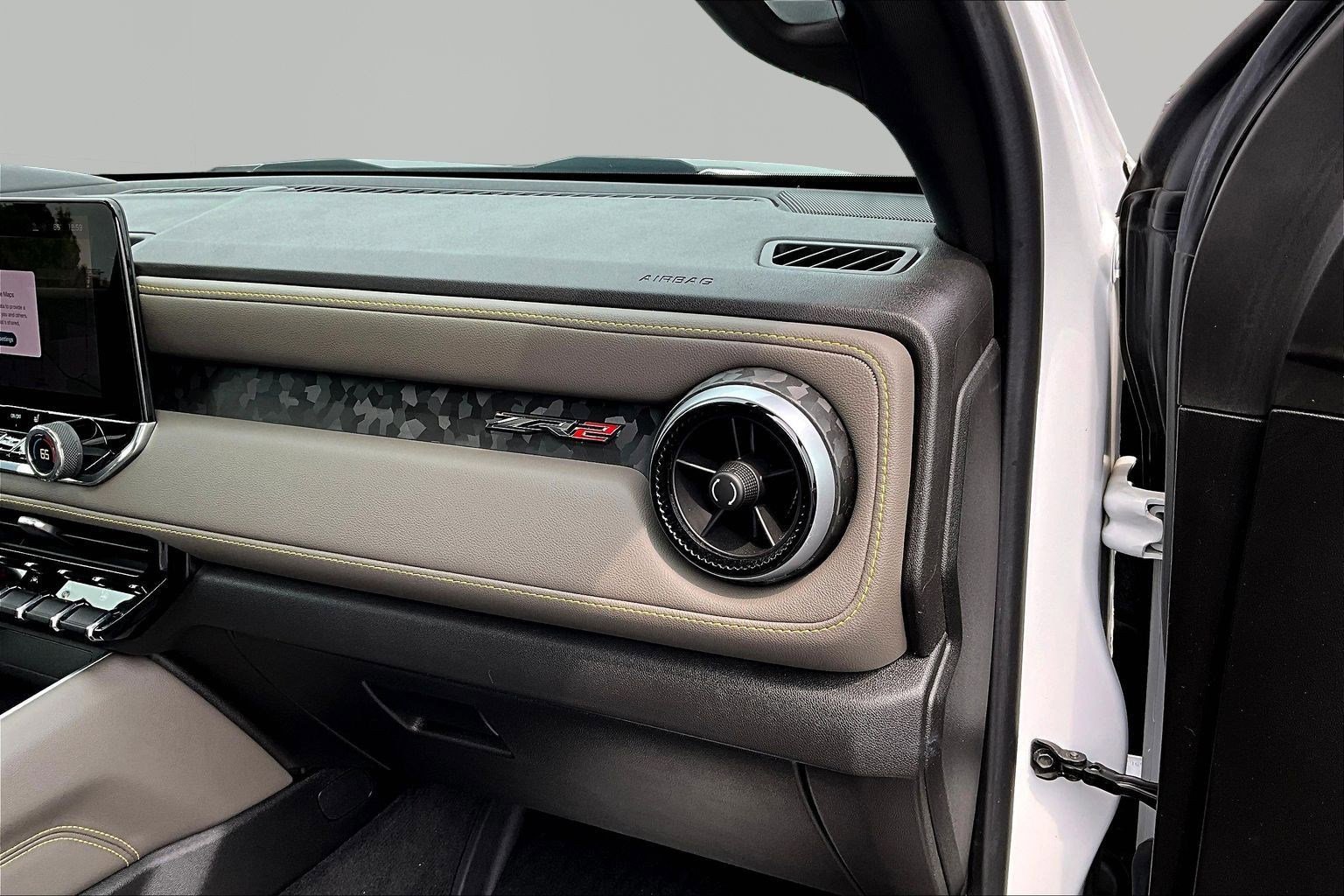 Used 2024 Chevrolet Colorado ZR2 w/ Technology Package AWD/4WD image 26