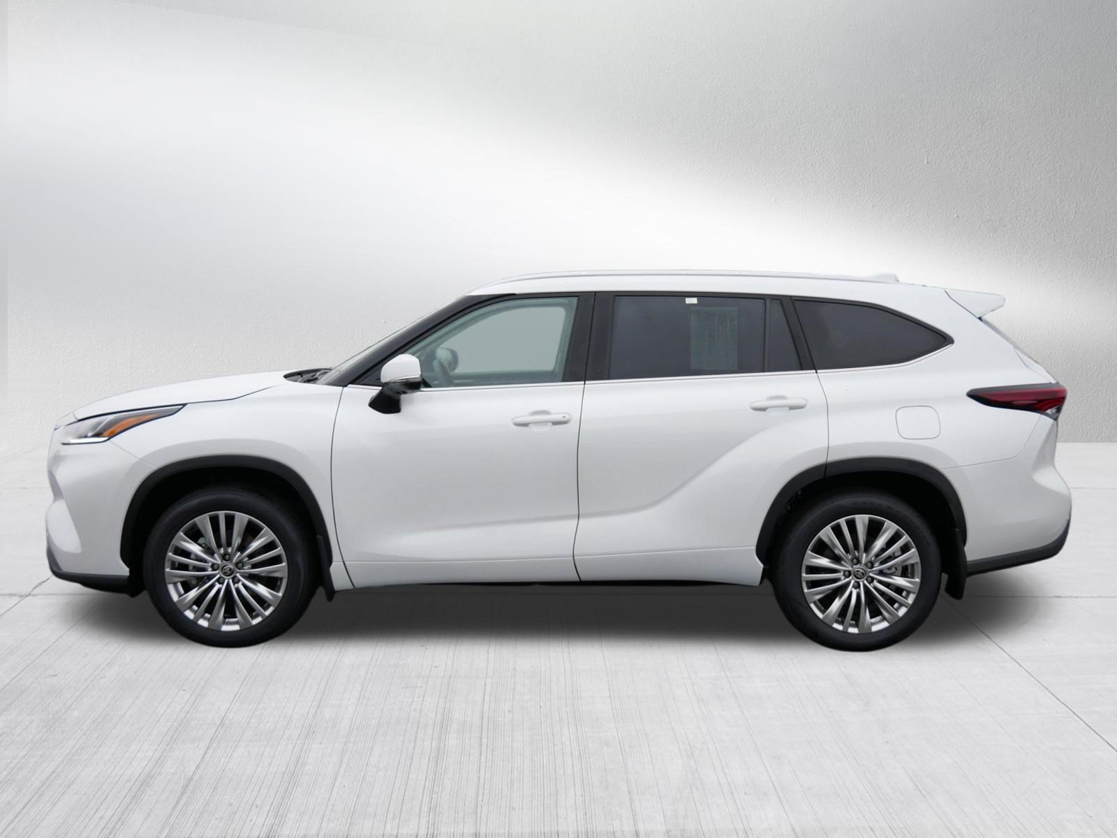 Certified 2026 Toyota Highlander Platinum AWD/4WD image 4