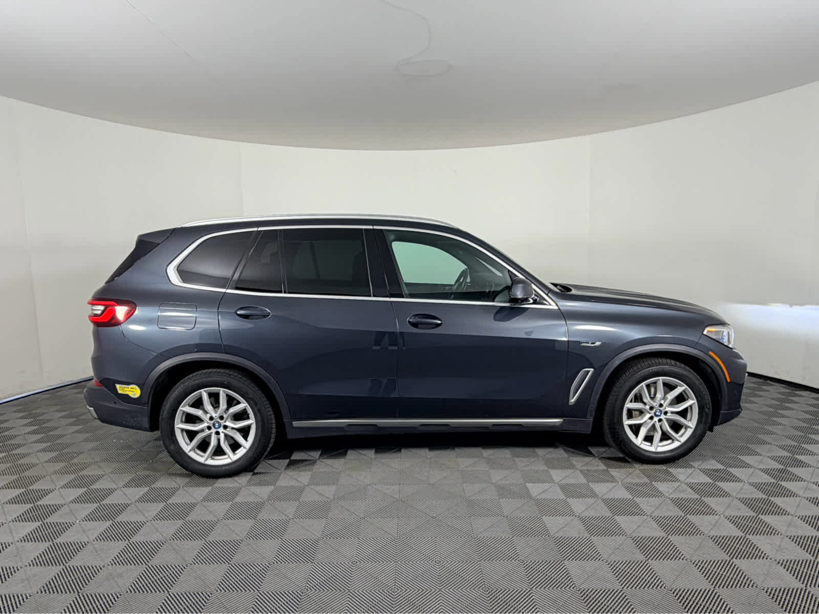 Used 2022 BMW X5 xDrive45e w/ Executive Package image 3