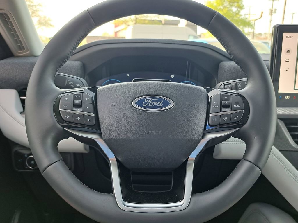 New 2026 Ford Explorer Platinum image 9