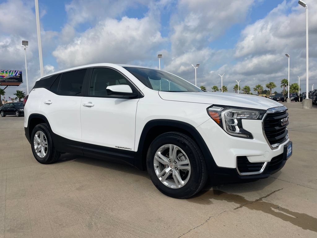 Used 2024 GMC Terrain SLE w/ LPO, Floor Liner Package FWD image 7