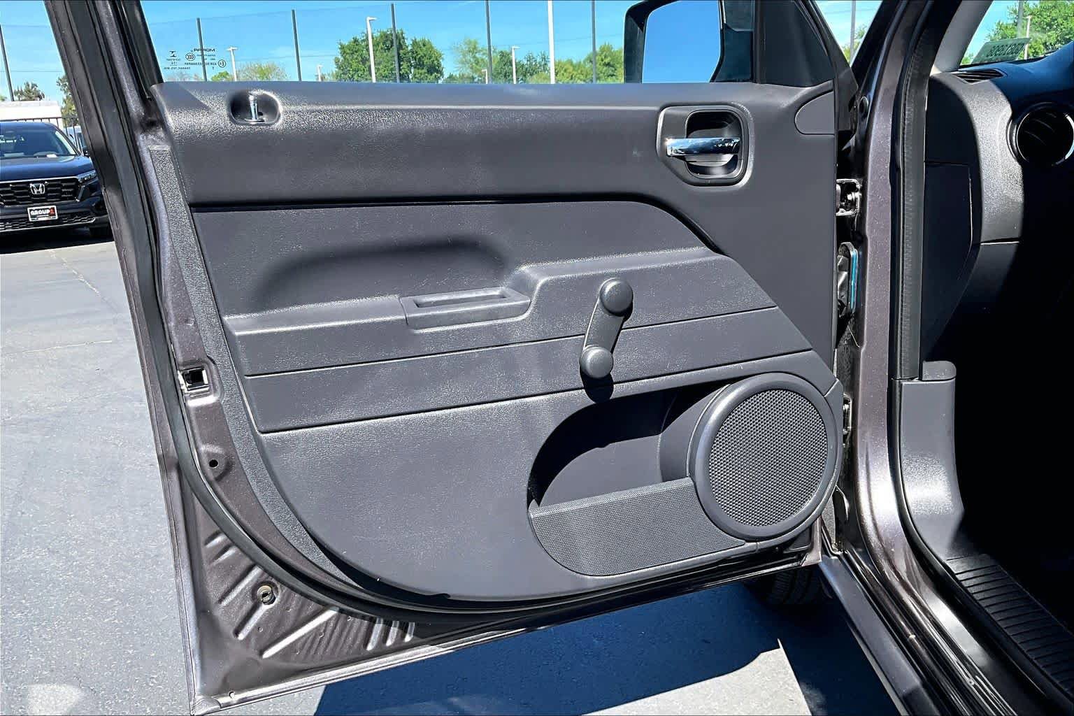 Used 2016 Jeep Patriot Sport FWD image 25
