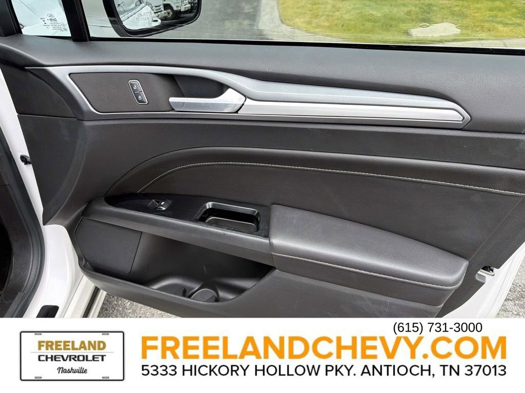 Used 2015 Ford Fusion Titanium image 23