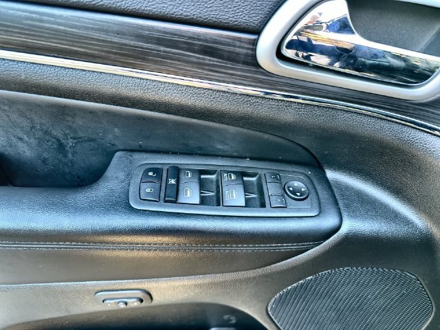 Used 2022 Jeep Grand Cherokee Limited AWD/4WD image 16