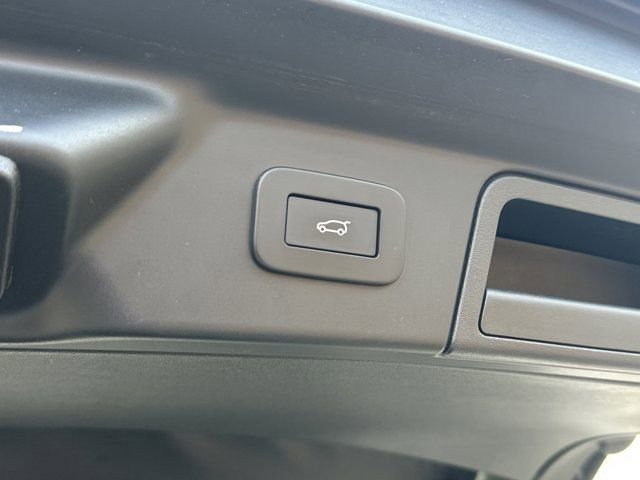 Used 2023 Land Rover Range Rover Velar R-Dynamic S image 25