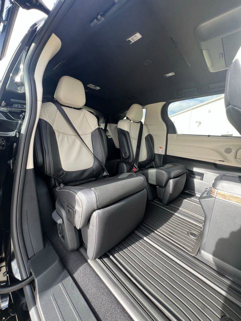 New 2026 Toyota Sienna Platinum image 15