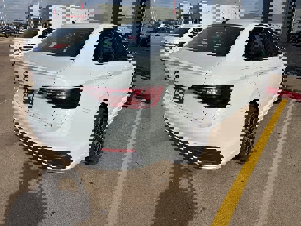 Used 2024 Volkswagen Jetta S image 3