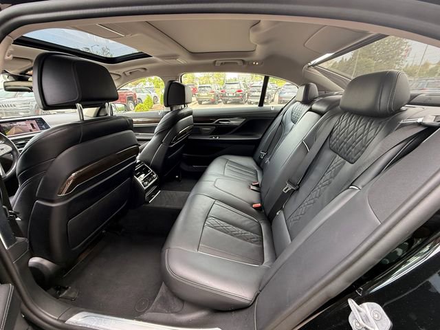 Used 2019 BMW 750i xDrive w/ M Sport Package AWD/4WD image 6