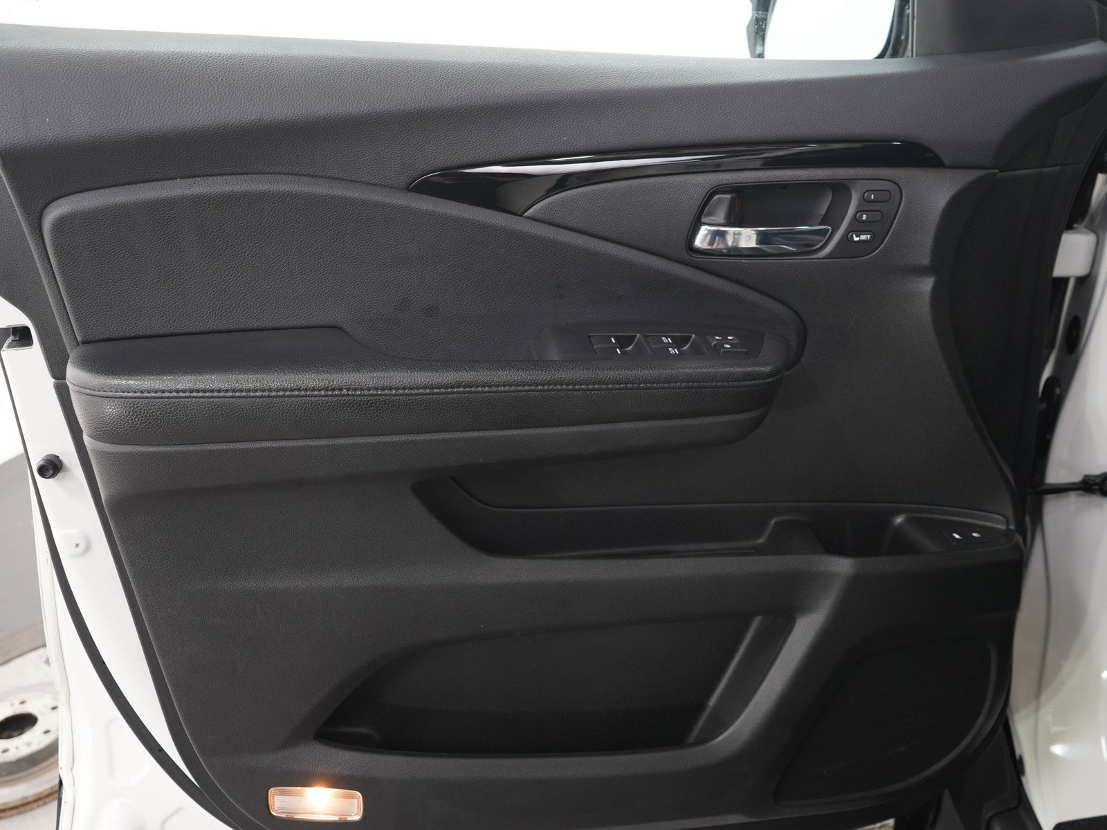 Used 2017 Honda Pilot Touring image 23
