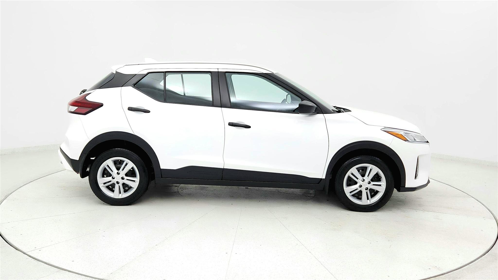 Used 2025 Nissan Kicks Play S FWD image 6