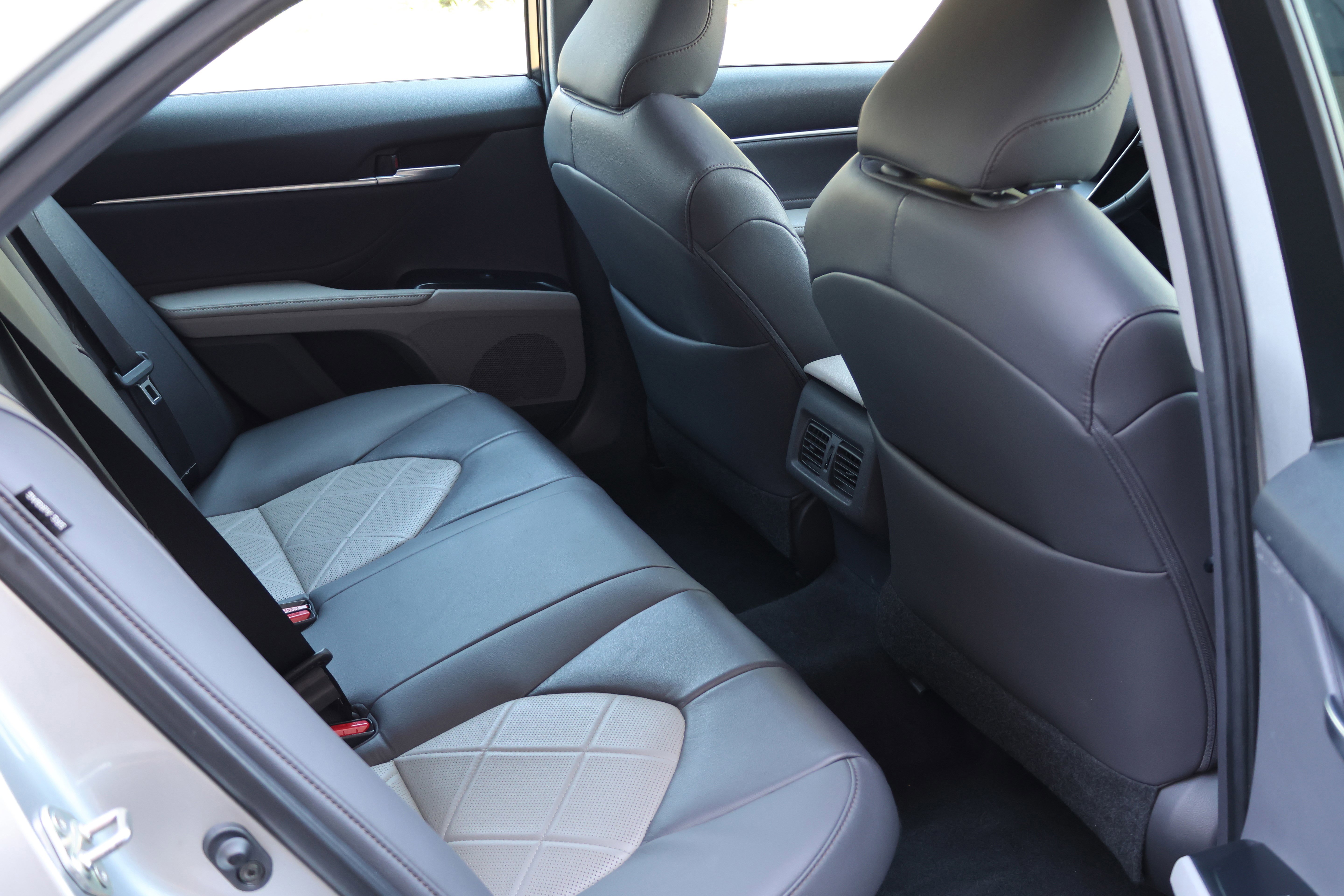 Used 2018 Toyota Camry XLE w/ Audio Package FWD image 18