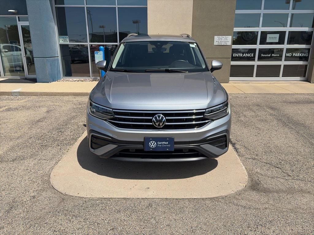 Certified 2023 Volkswagen Tiguan SE w/ Panoramic Sunroof Package AWD/4WD image 3