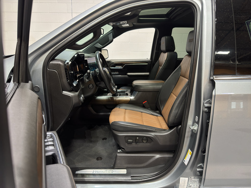 Used 2025 Chevrolet Silverado 1500 High Country w/ High Country Premium Package AWD/4WD image 19