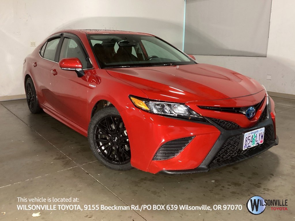Used 2020 Toyota Camry SE w/ Sunroof Package