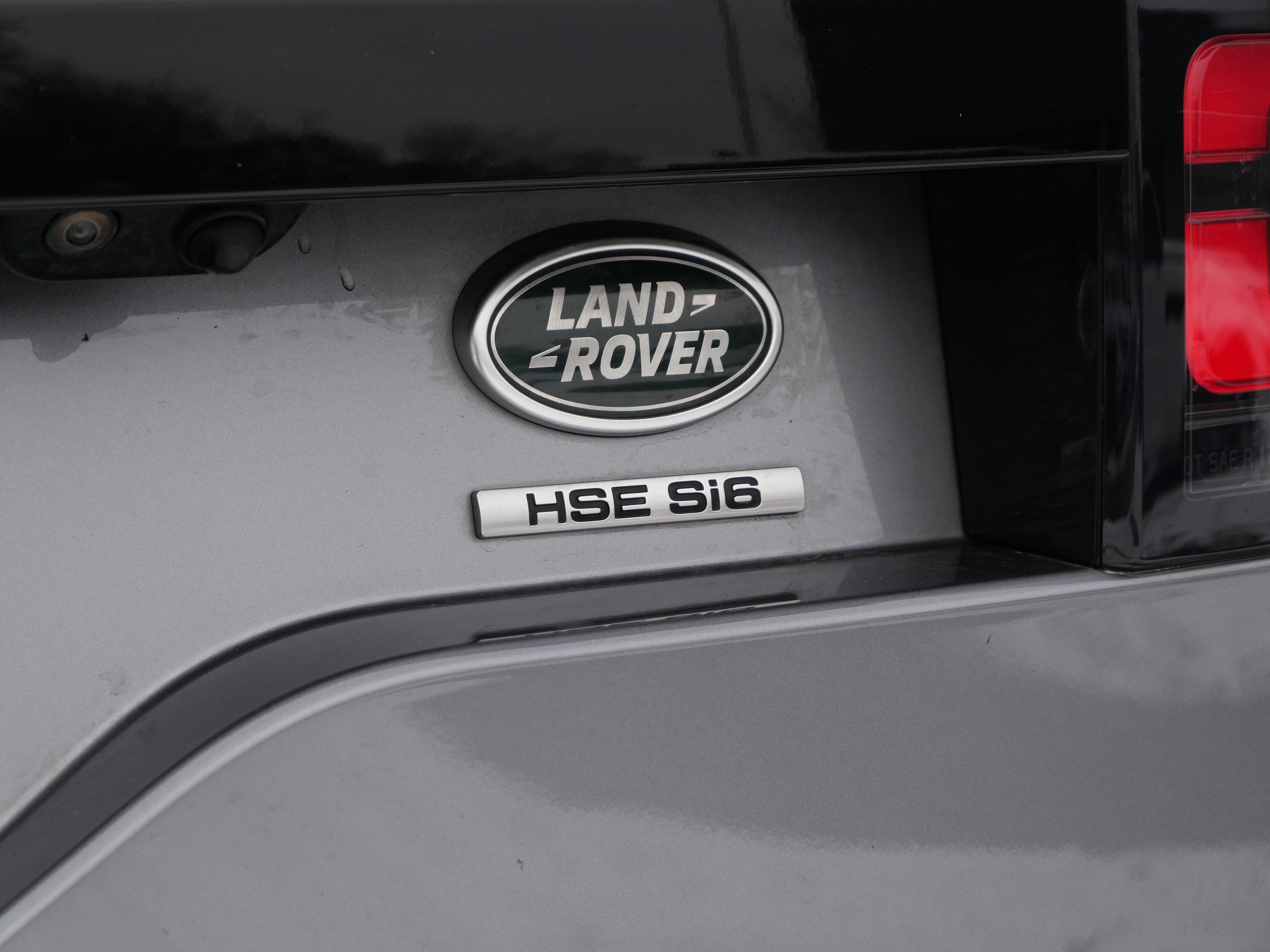 Used 2020 Land Rover Discovery HSE image 12