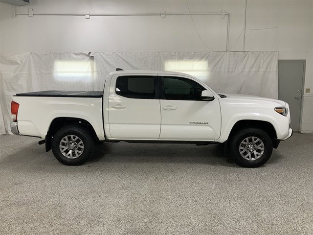 Used 2017 Toyota Tacoma SR5 w/ Tow Package AWD/4WD image 5