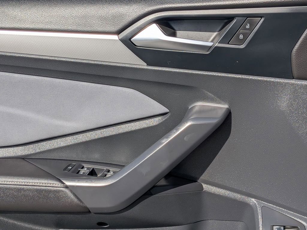 Used 2025 Volkswagen Jetta SE image 14