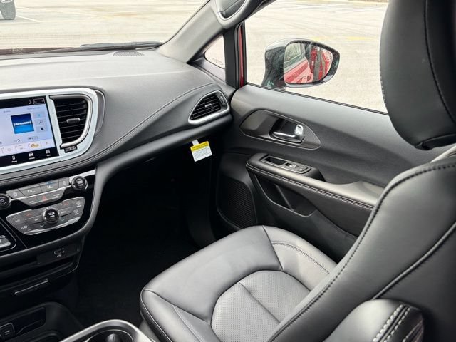 New 2026 Chrysler Pacifica Select w/ S Appearance Package FWD image 37