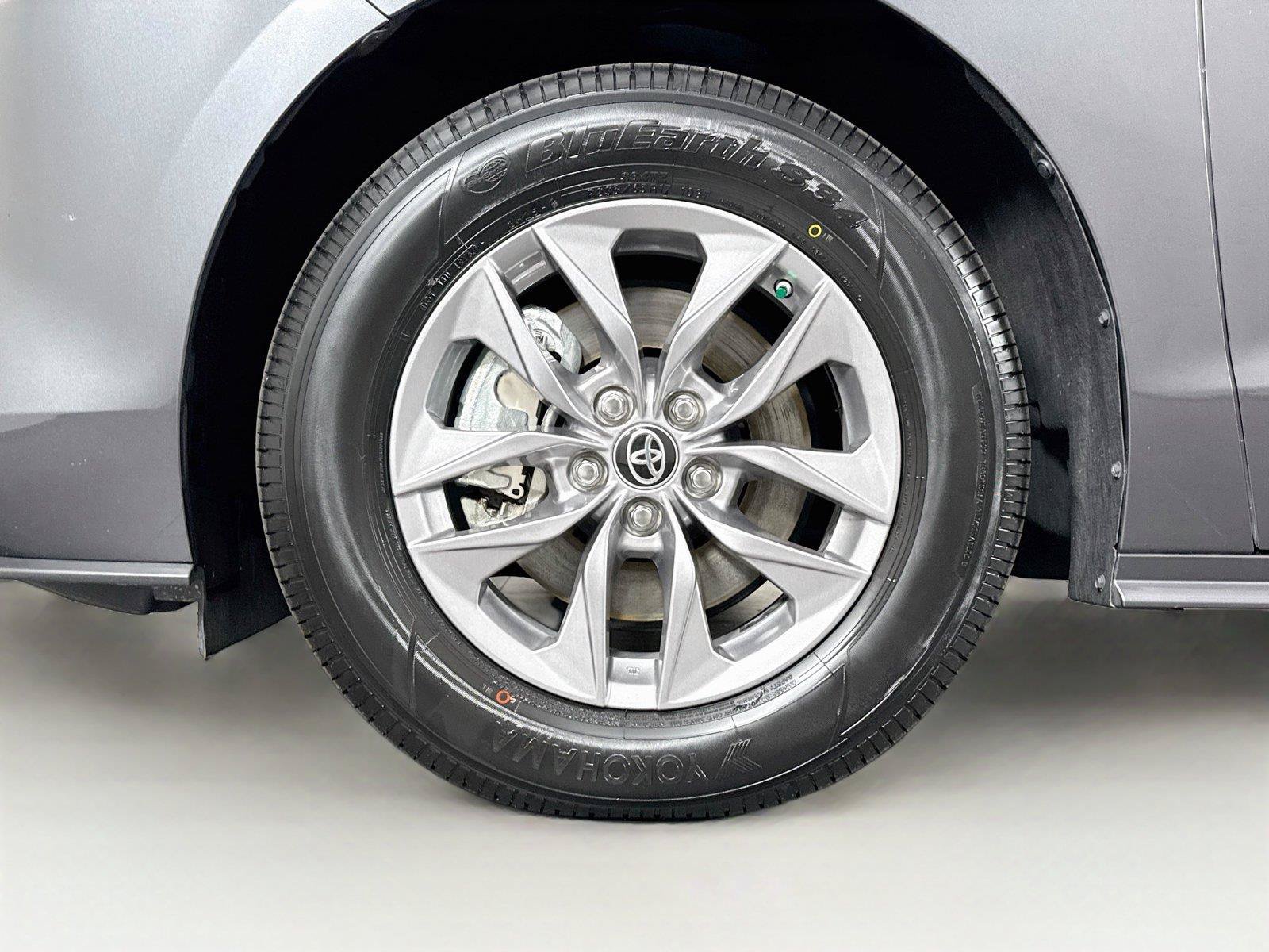 Certified 2025 Toyota Sienna XLE FWD image 45