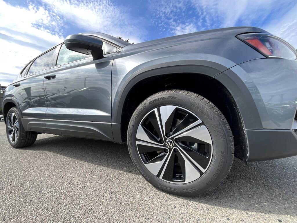 New 2025 Volkswagen Taos SE image 9