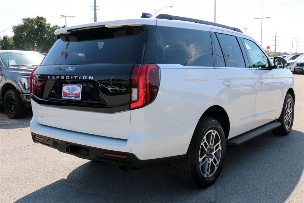 New 2025 Ford Expedition Active image 5